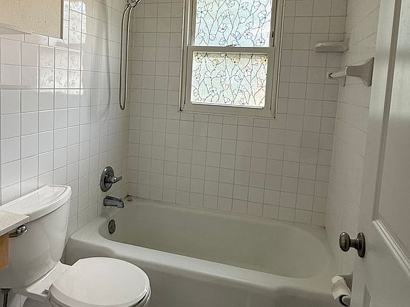 2nd image of 754 19th St APT 3