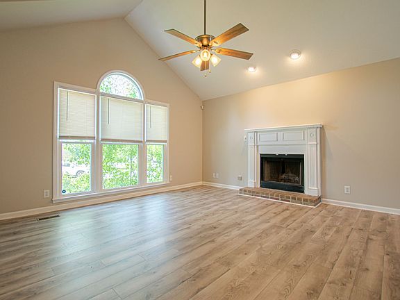 4th image of 2169 Bauling Ln