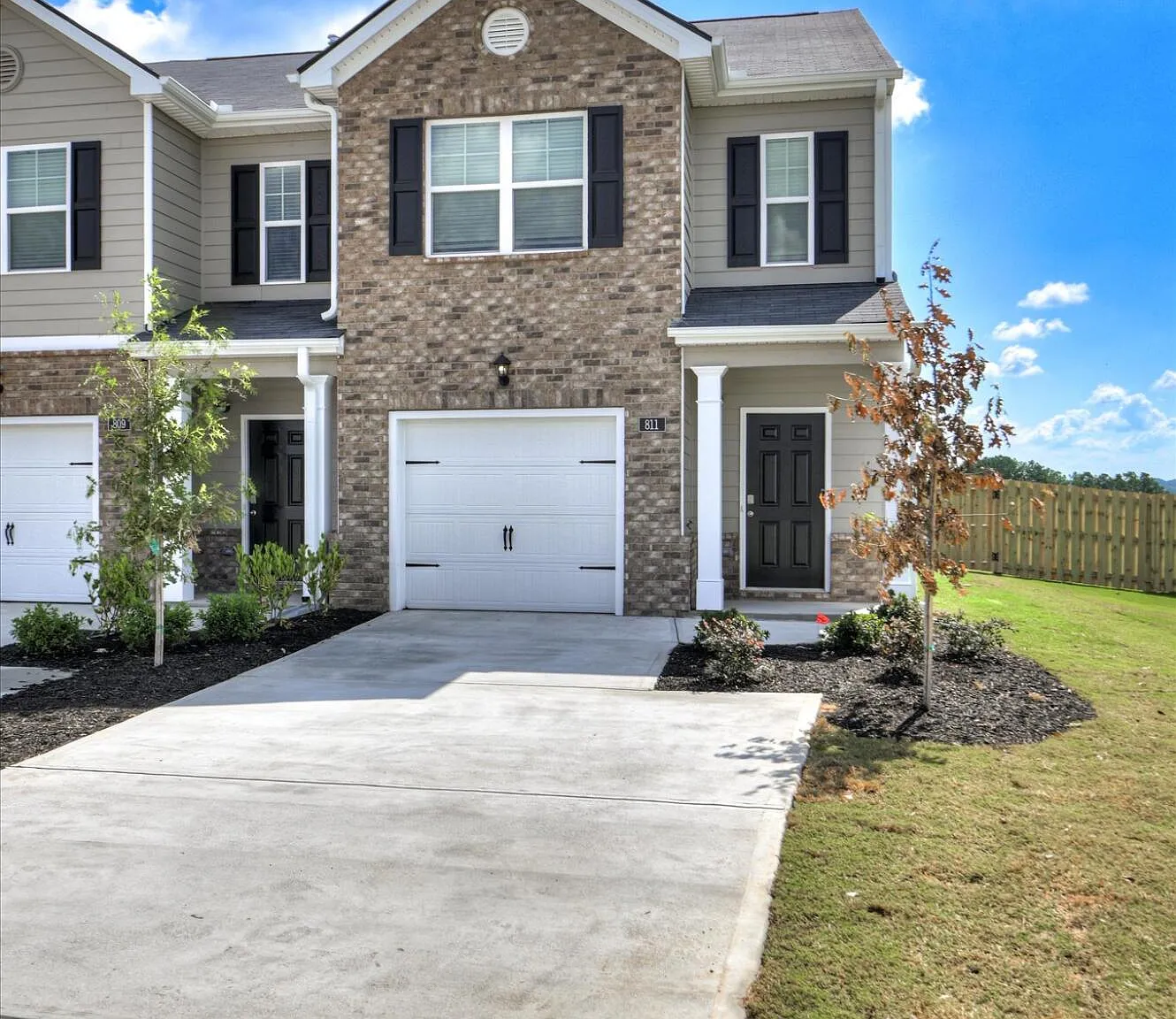 3 bed, 2.5 bath, 1435 sqft, $1,699 — Photo 1