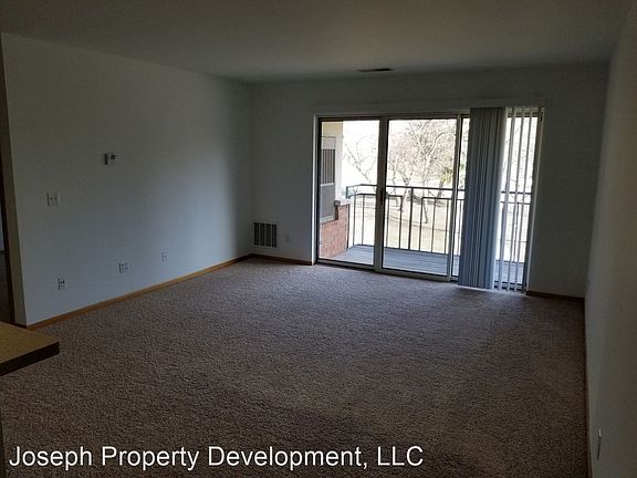 3rd image of 800 Riverwalk Dr APT 103A
