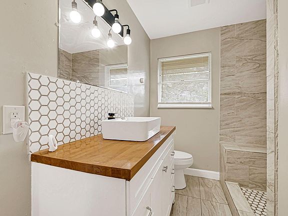 5th image of 4319 Howcher St