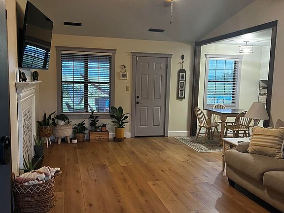2nd image of 115 Worthington Cir