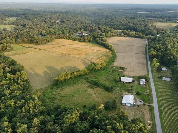 176 Willie Crabtree Rd, Allardt, TN 38504