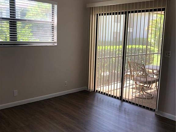 4th image of 1833 Courtyard WAY #106
