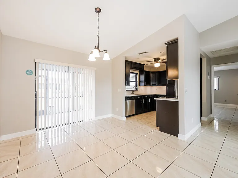 909 SW 9th Ave — Photo 5