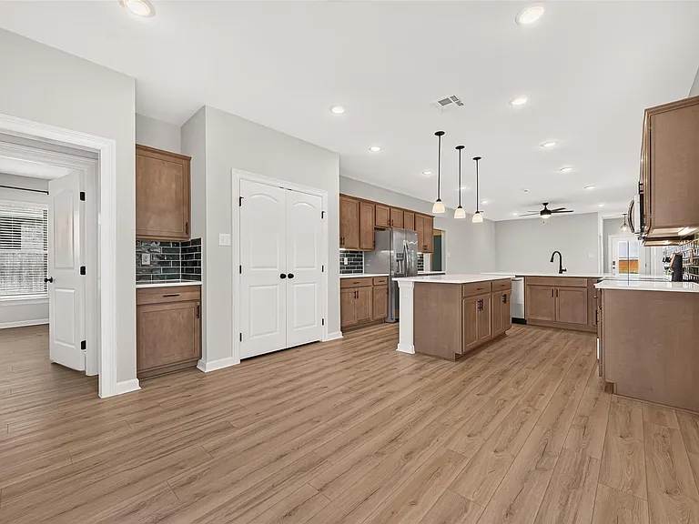 10726 Sky Creek Ln — Photo 25