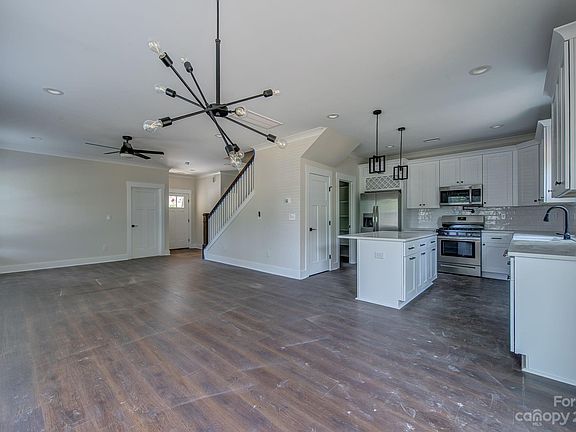 5th image of 319 Clay St