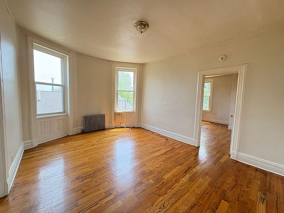 2nd image of 391 Forrest St APT 7