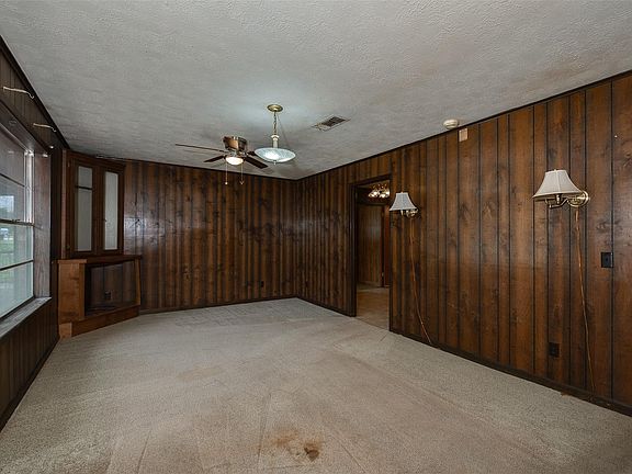 4th image of 504 N Echols St