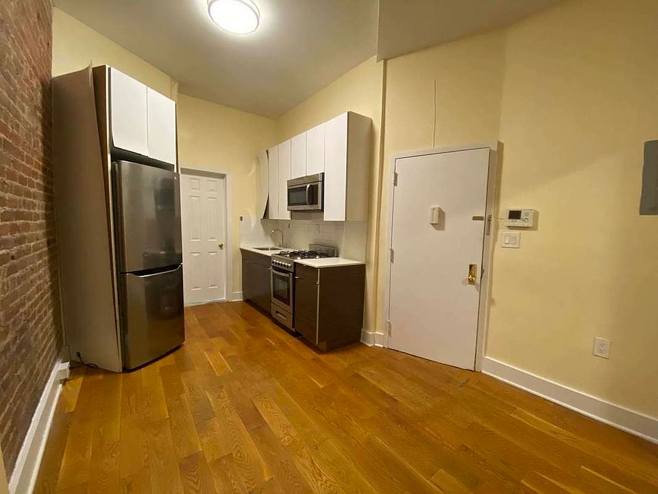 2nd image of 953 Columbus Ave #S1