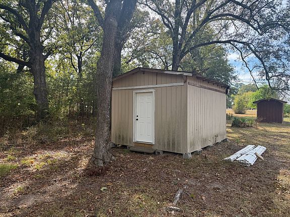 4th image of 901 Pinecrest Ave