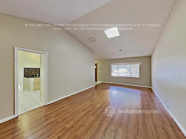 501 NW 107th Ter — Photo 4