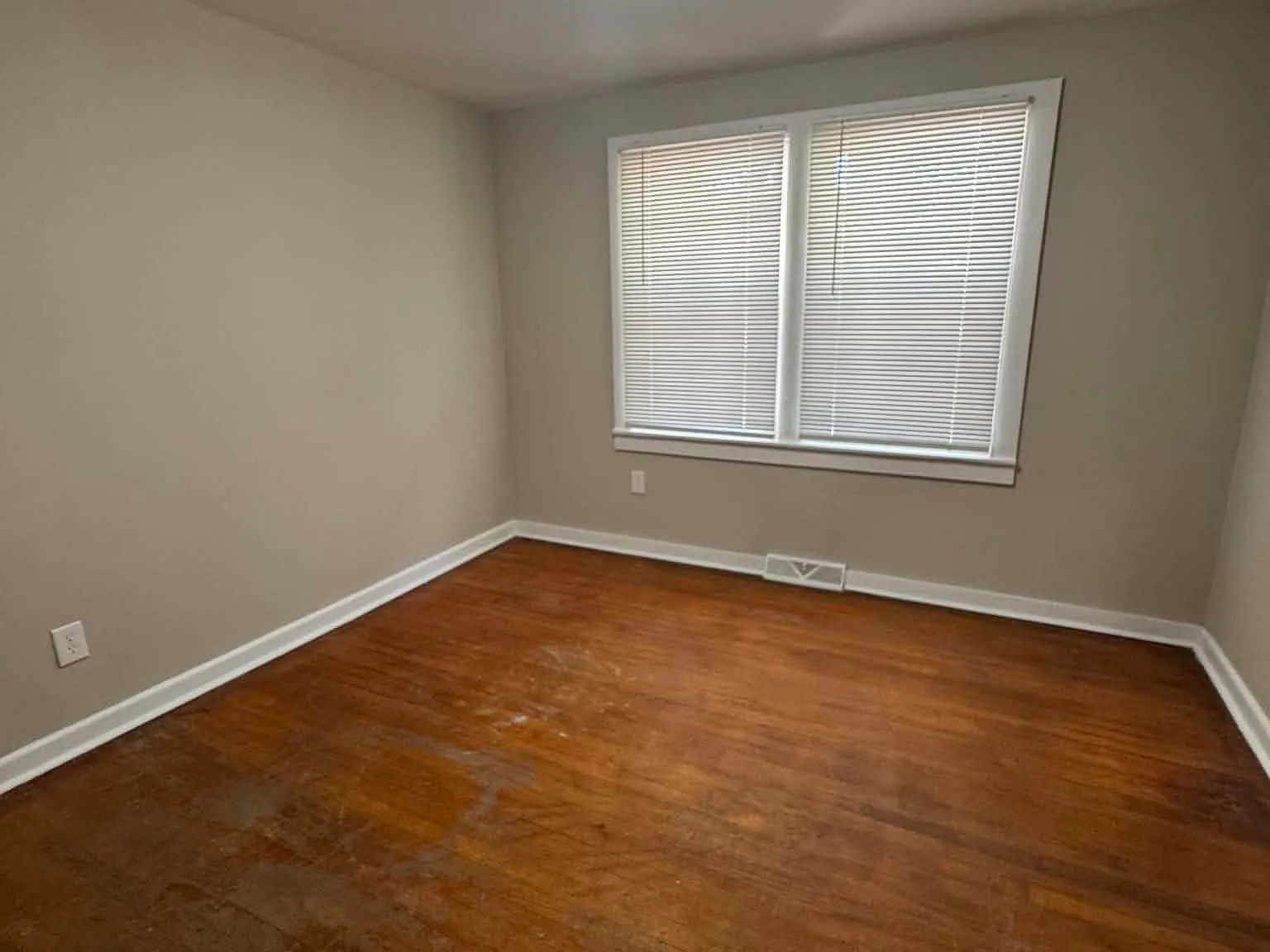 3 bed, 1.5 bath, 1432 sqft, $1,200 — Photo 3