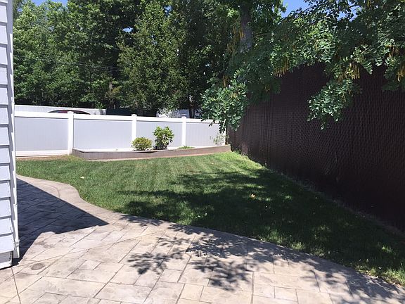 2nd image of 10 Burchard Ct