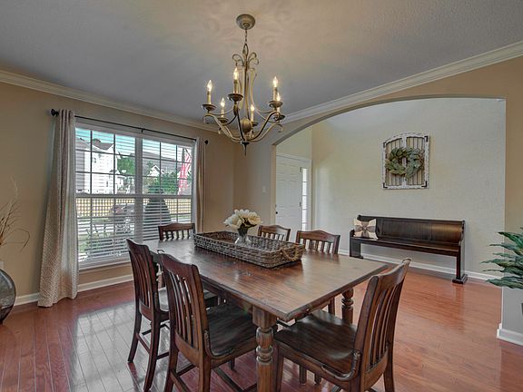 5th image of 1600 Singletree Ln