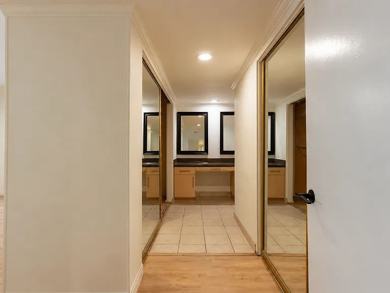 1539 N Laurel Ave #103 — Photo 25