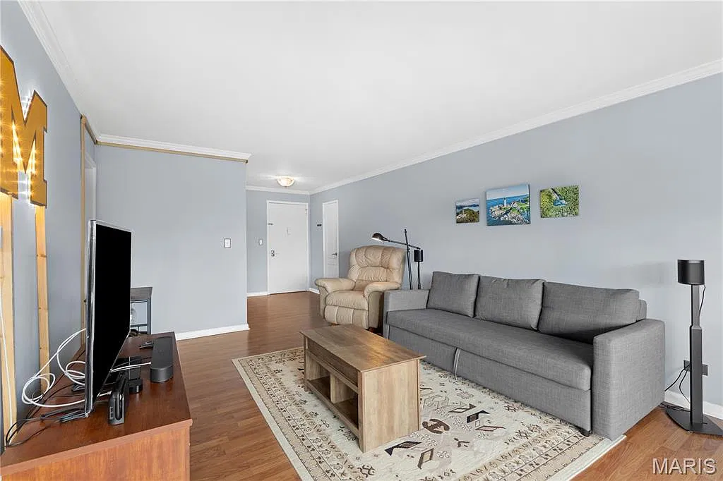 4466 W Pine Blvd — Photo 3