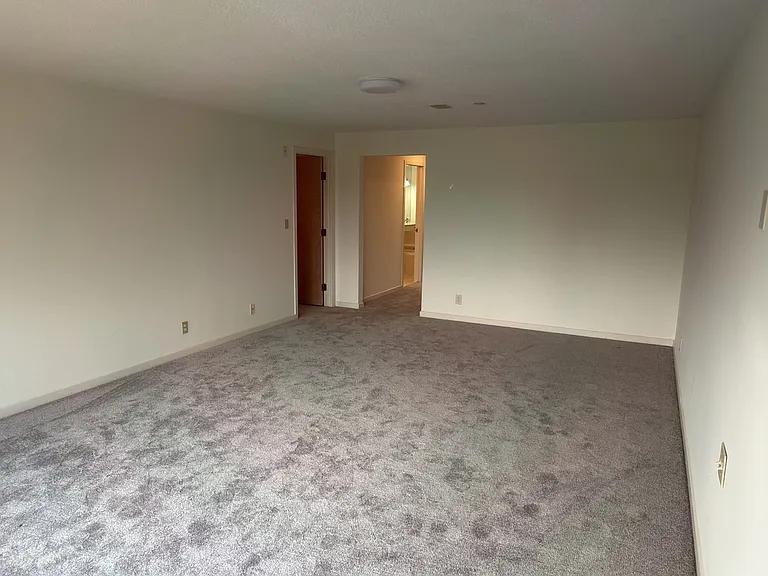 Chelsea Condos — Photo 50