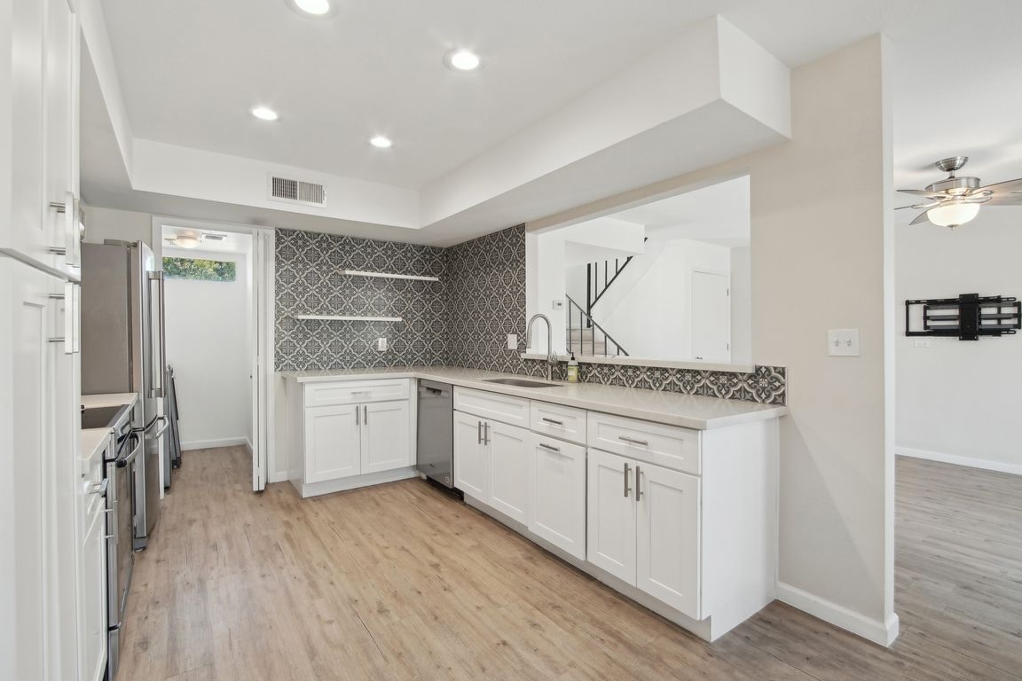 E Montebello Ave-2504-012.jpg