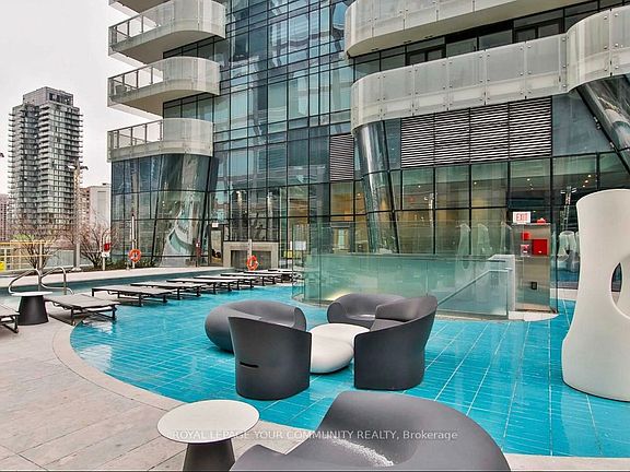 4th image of 1 Bloor St E #2812
