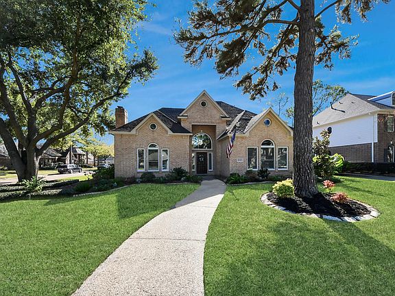 3rd image of 18203 Knotty Green Dr