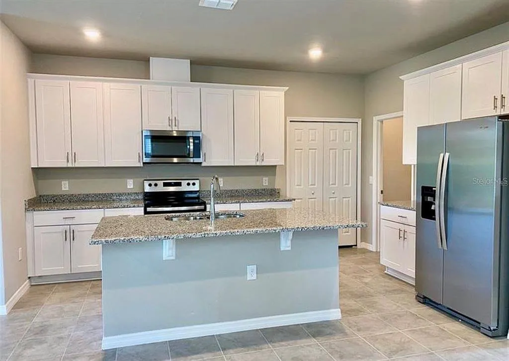 4 bed, 2.5 bath, 2226 sqft, $2,850 — Photo 3