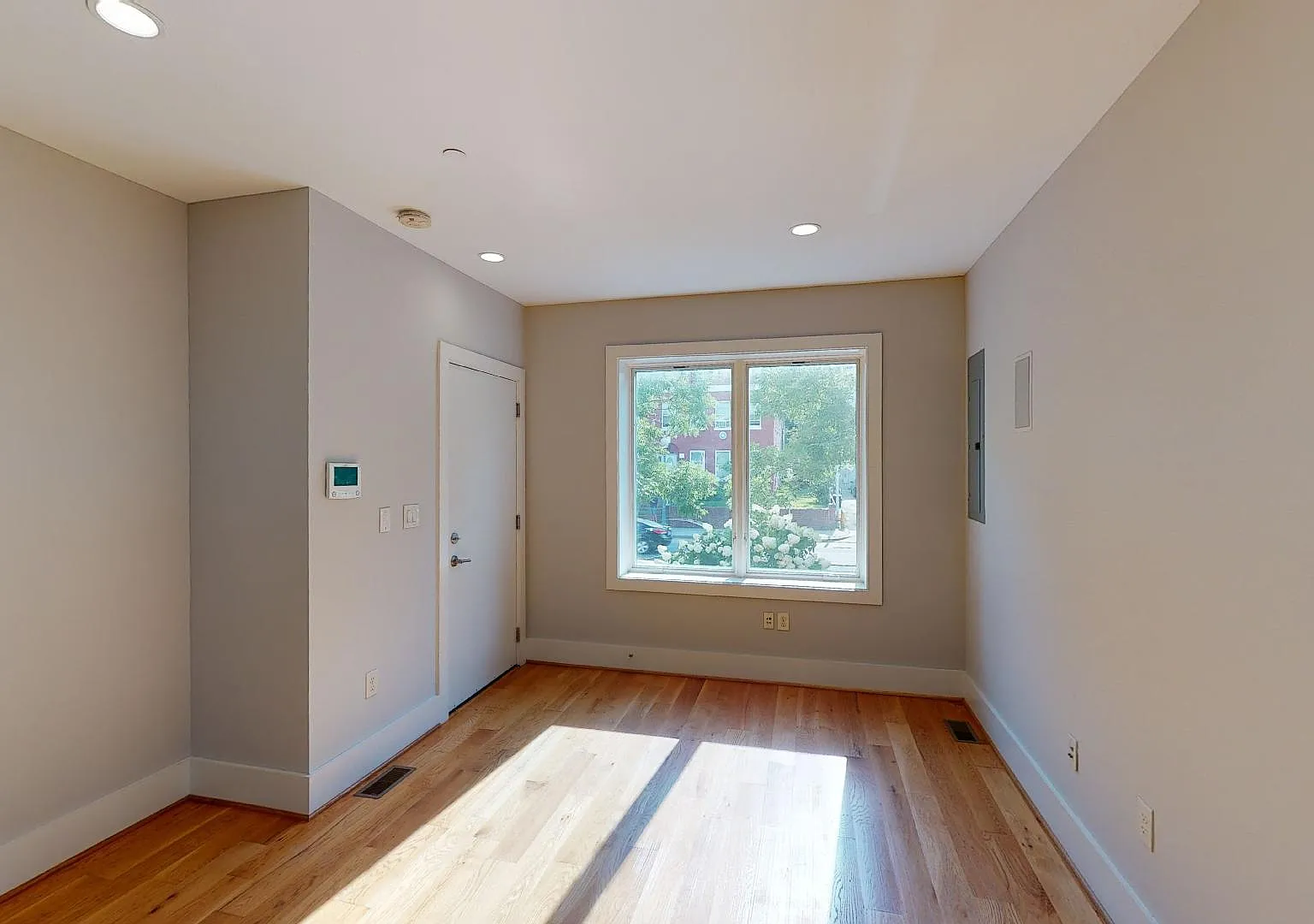 3 bed, 1499 sqft, $4,197 — Photo 3