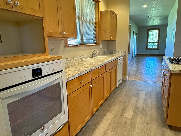 19383 Pine Ave — Photo 10