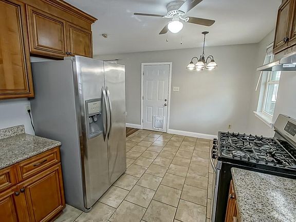 5th image of 212 Christiana Dr