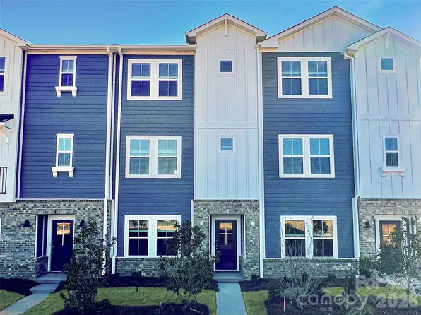 313 Golden Maple Ct, Fort Mill, SC 29708