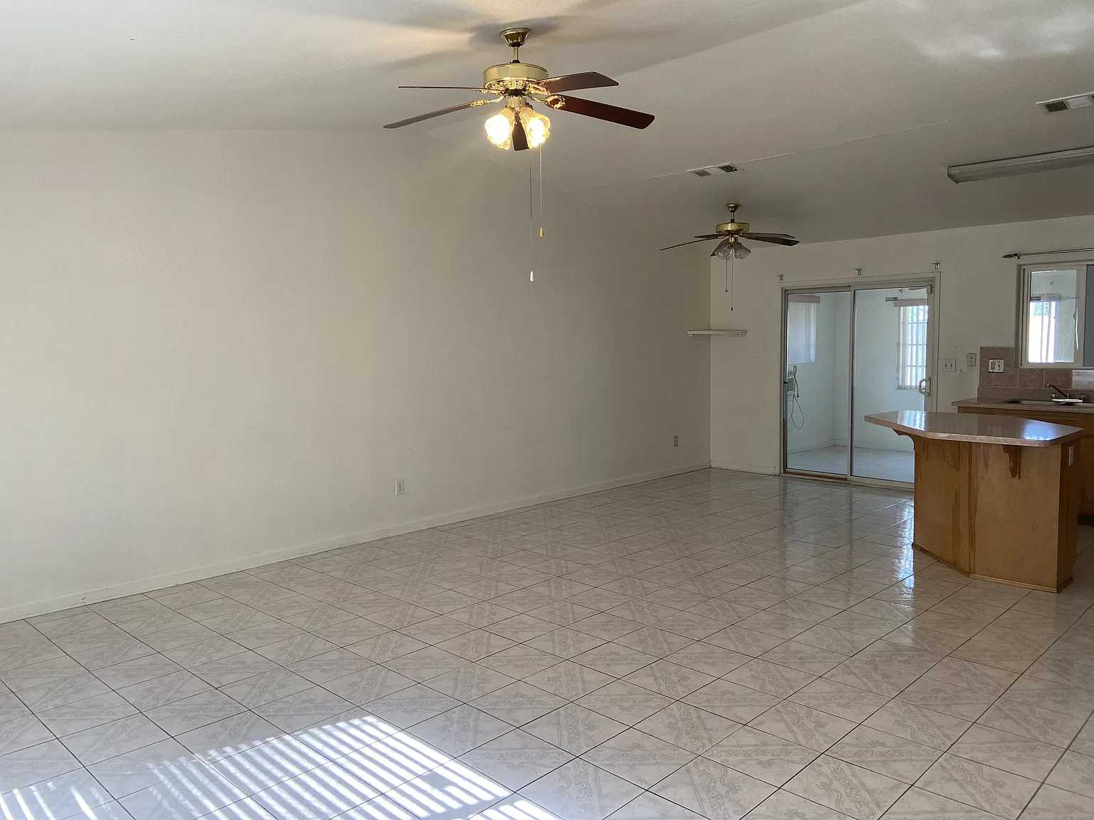 Charming 4 Bedroom 2 Bath Home in the Southwest — Photo 3