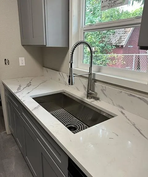 9253 SW Terwilliger Blvd — Photo 4