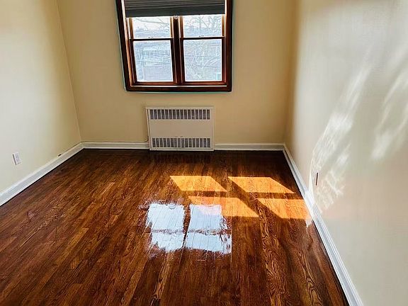 5th image of 29 Bay 38 St APT 2