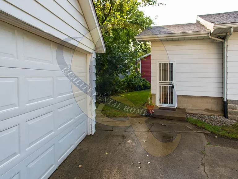 1919 Cartier St — Photo 20