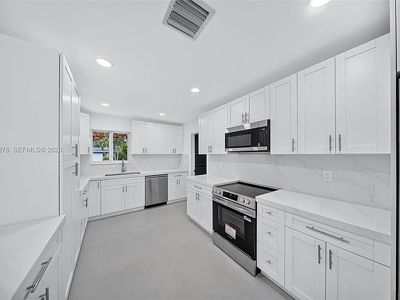 3rd image of 222 SW 58th Ave
