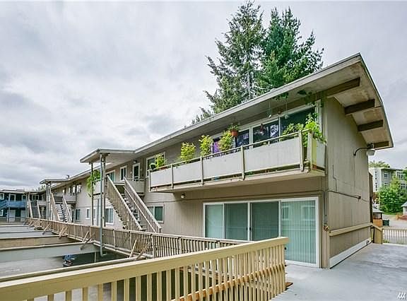 5th image of 465 Winslow Way E APT 215