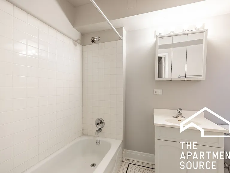 5736 N Winthrop Ave #1 — Photo 8