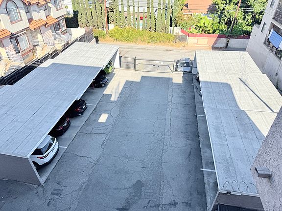 5th image of 624 N Wilcox Ave APT 18