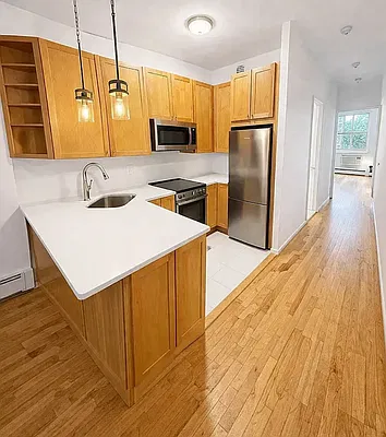 Rented by Manhattan Realty Group | media 3