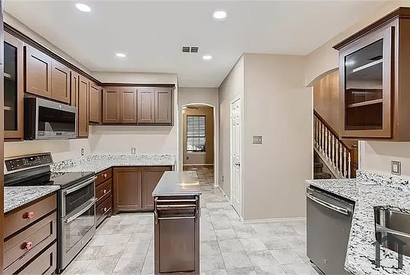 8502 Seafield Ln — Photo 9