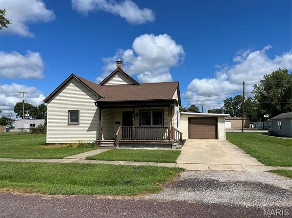 129 E Prairie St, Centralia, IL 62801