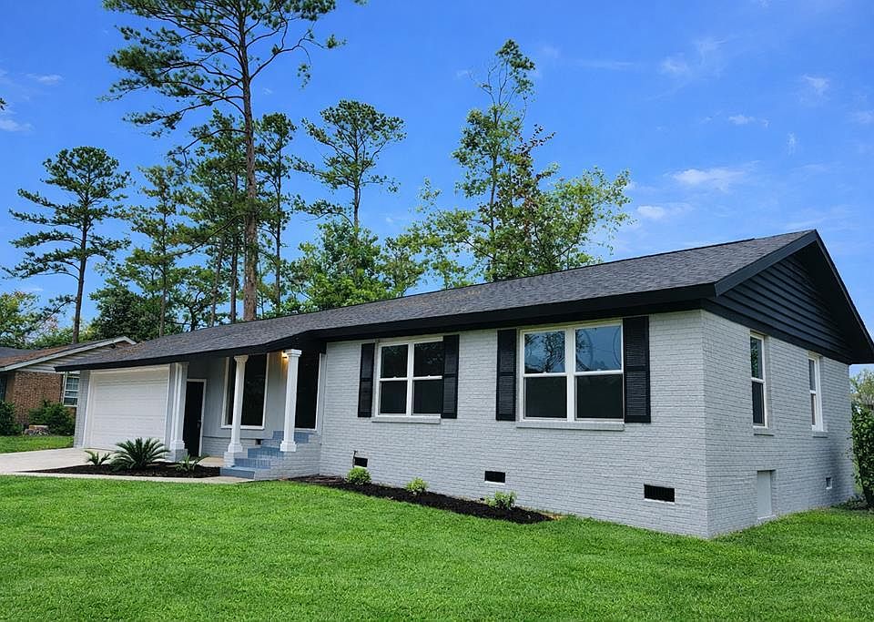 1st image of 2215 Park Ln