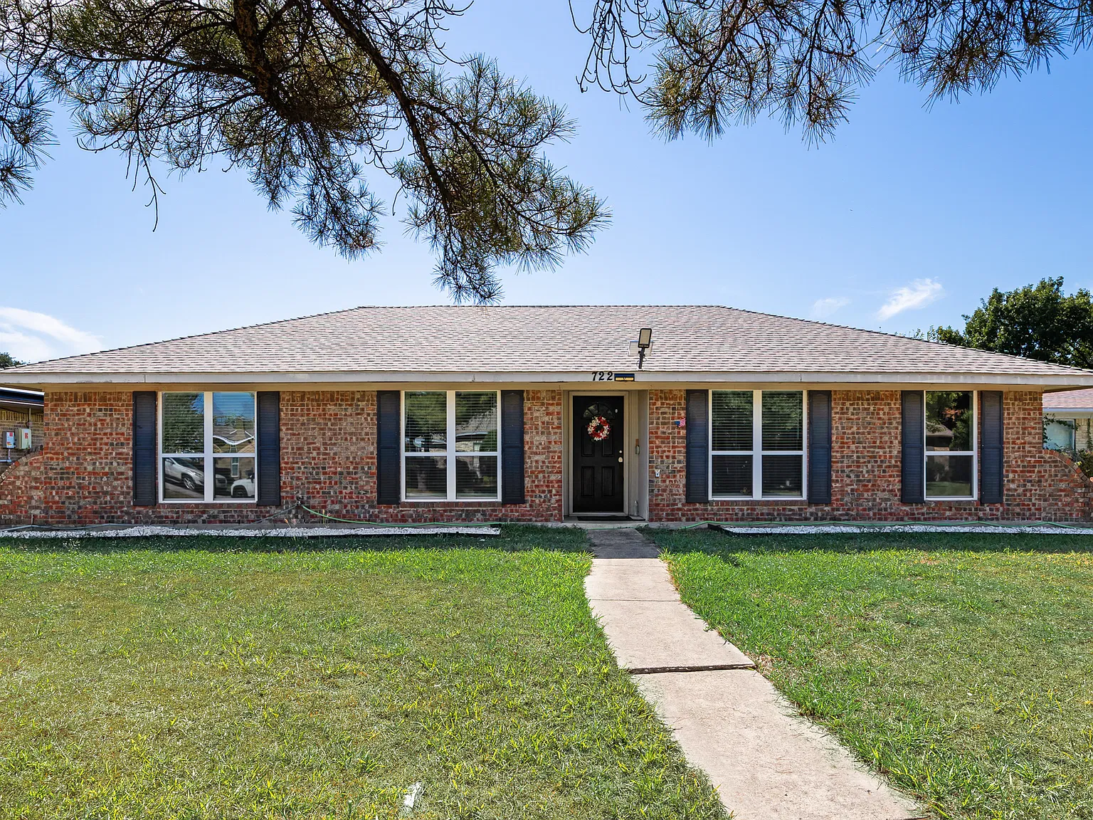 3 bed, 1960 sqft, $2,200 — Photo 1