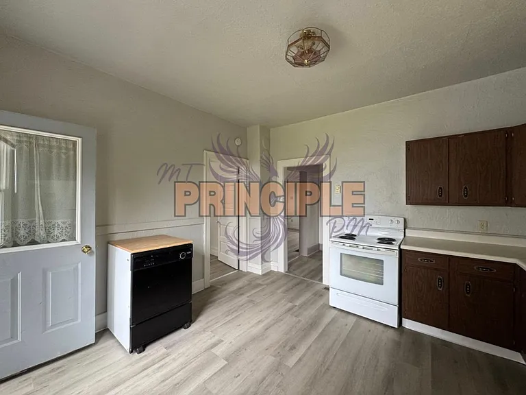 2037 Whitman Ave — Photo 13