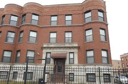 1st image of 5902 S King Dr APT 3B