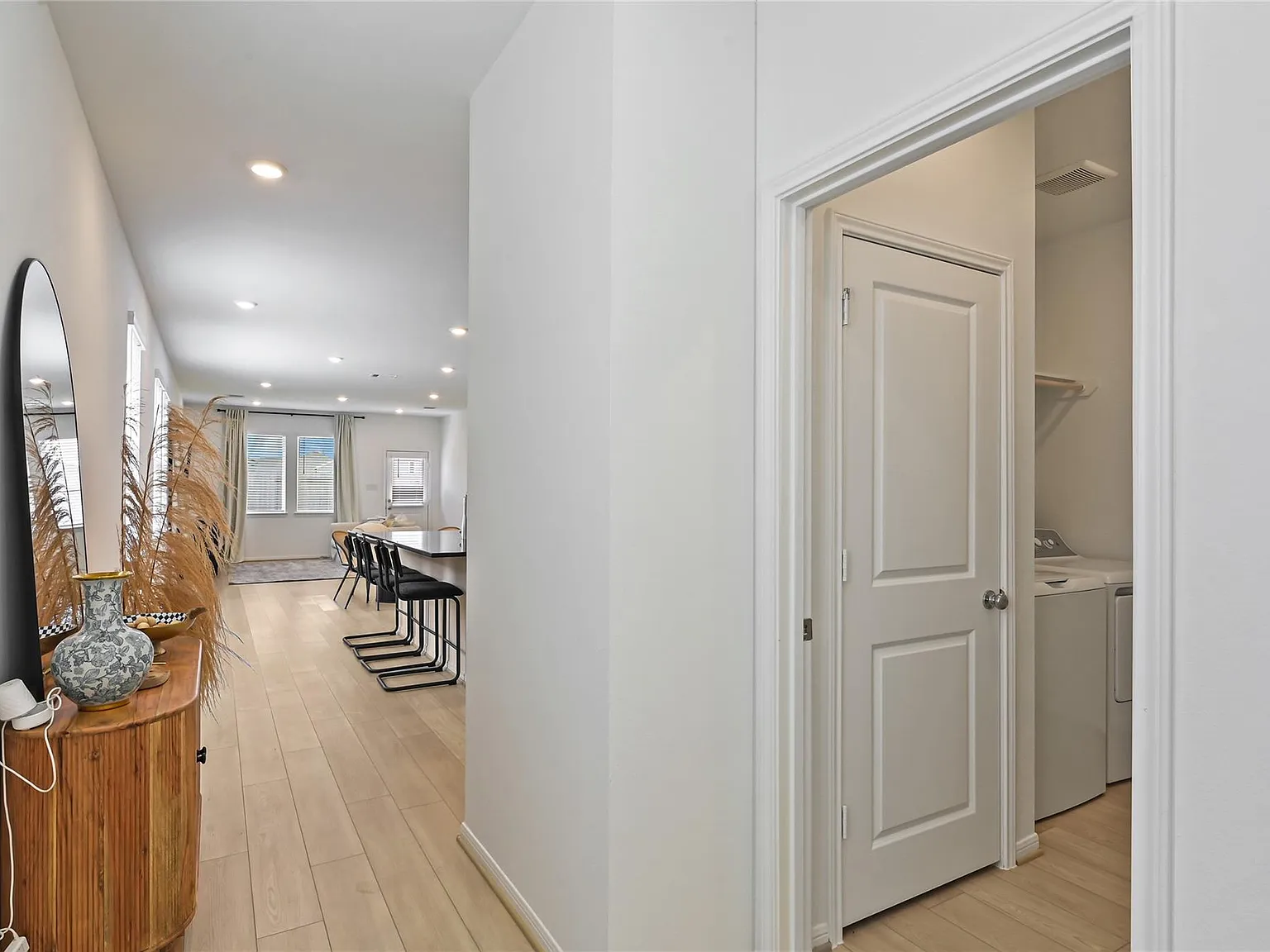 3 bed, 2.0 bath, 1444 sqft, $2,160 — Photo 4
