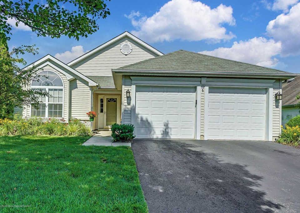 1st image of 19 Wellington Ln