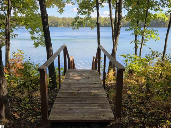 5870 Woodland Dr NE, Kalkaska, MI 49646