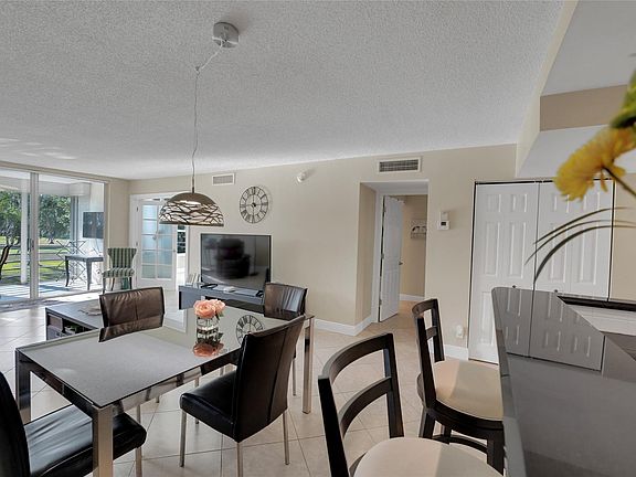 5th image of 605 Oaks Drive #205