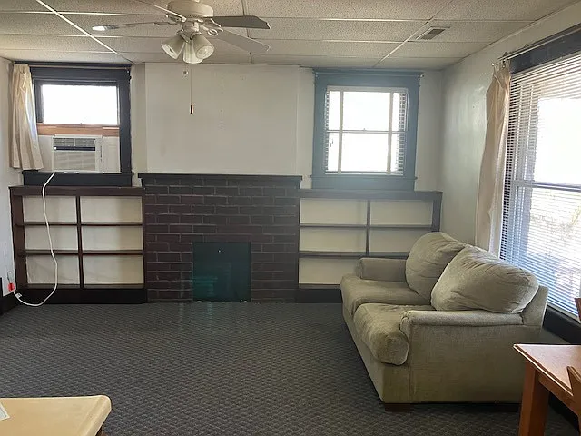 Updated Unit A Near ColumbiaComfortable Living Awaits — Photo 2